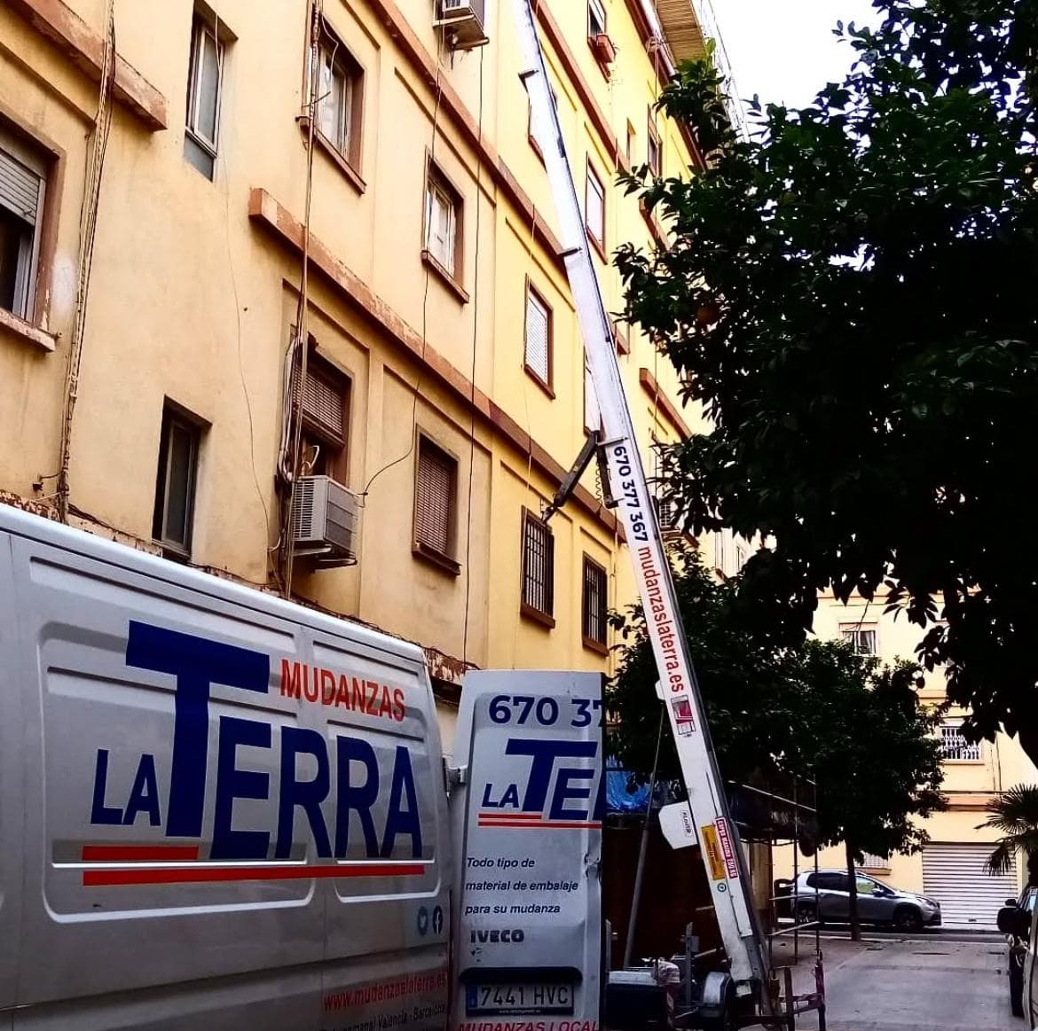 Grúa Elevadora en Acción